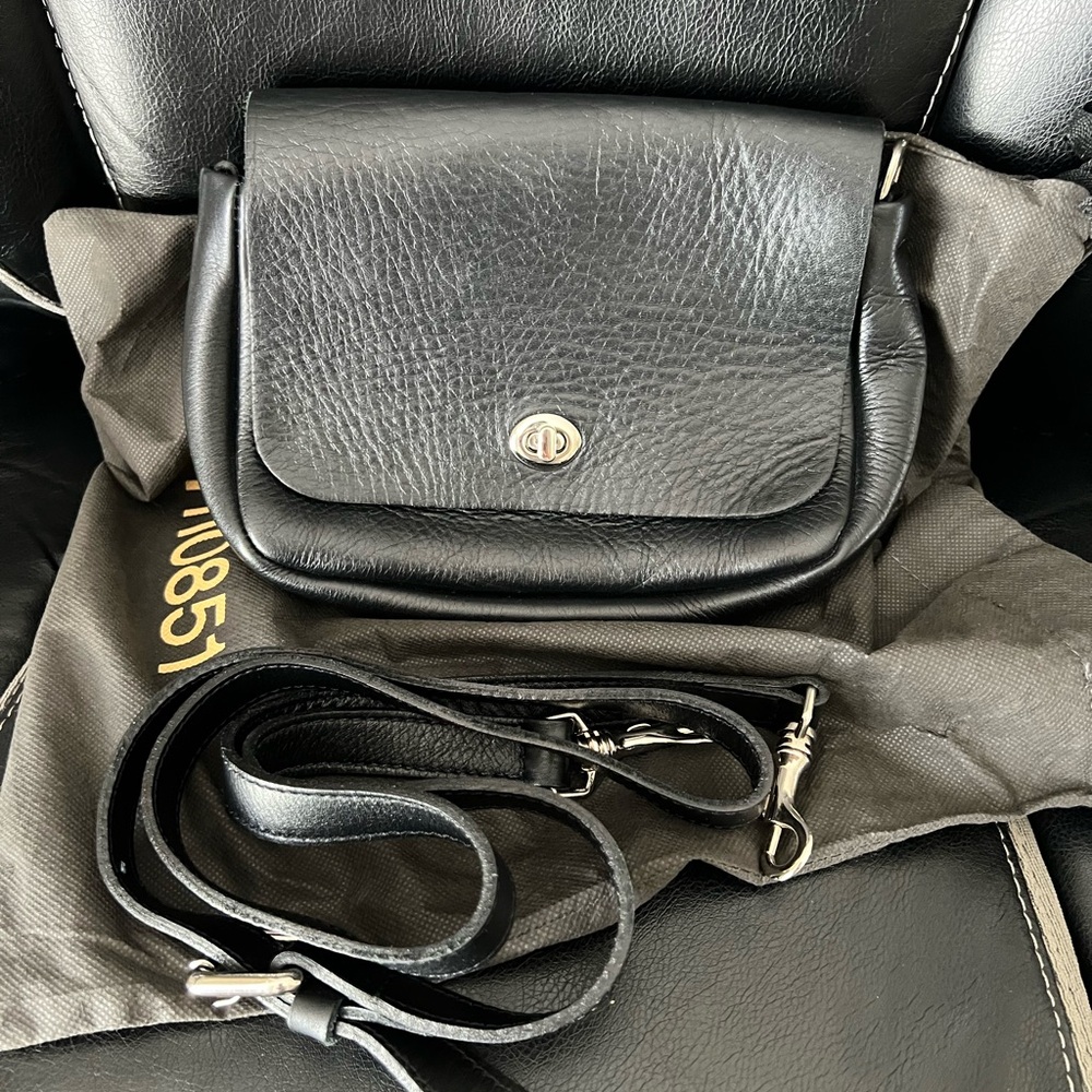 M0851 Chic Black Leather Crossbody Bag